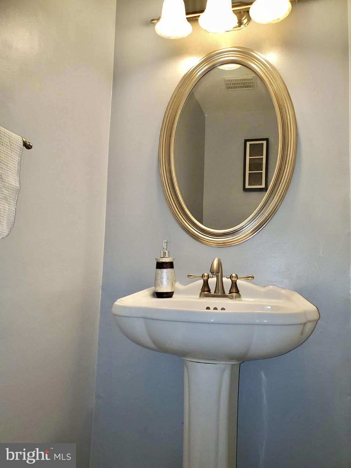 COMPTON VALLEY ESTATES - Residential Lease