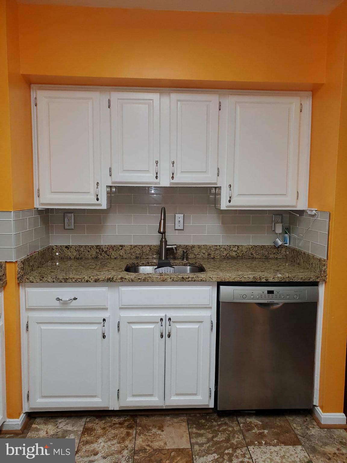 COMPTON VALLEY ESTATES - Residential Lease