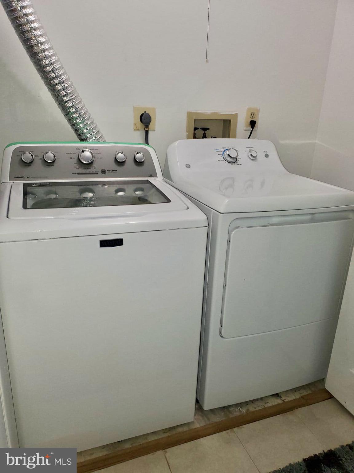 COMPTON VALLEY ESTATES - Residential Lease