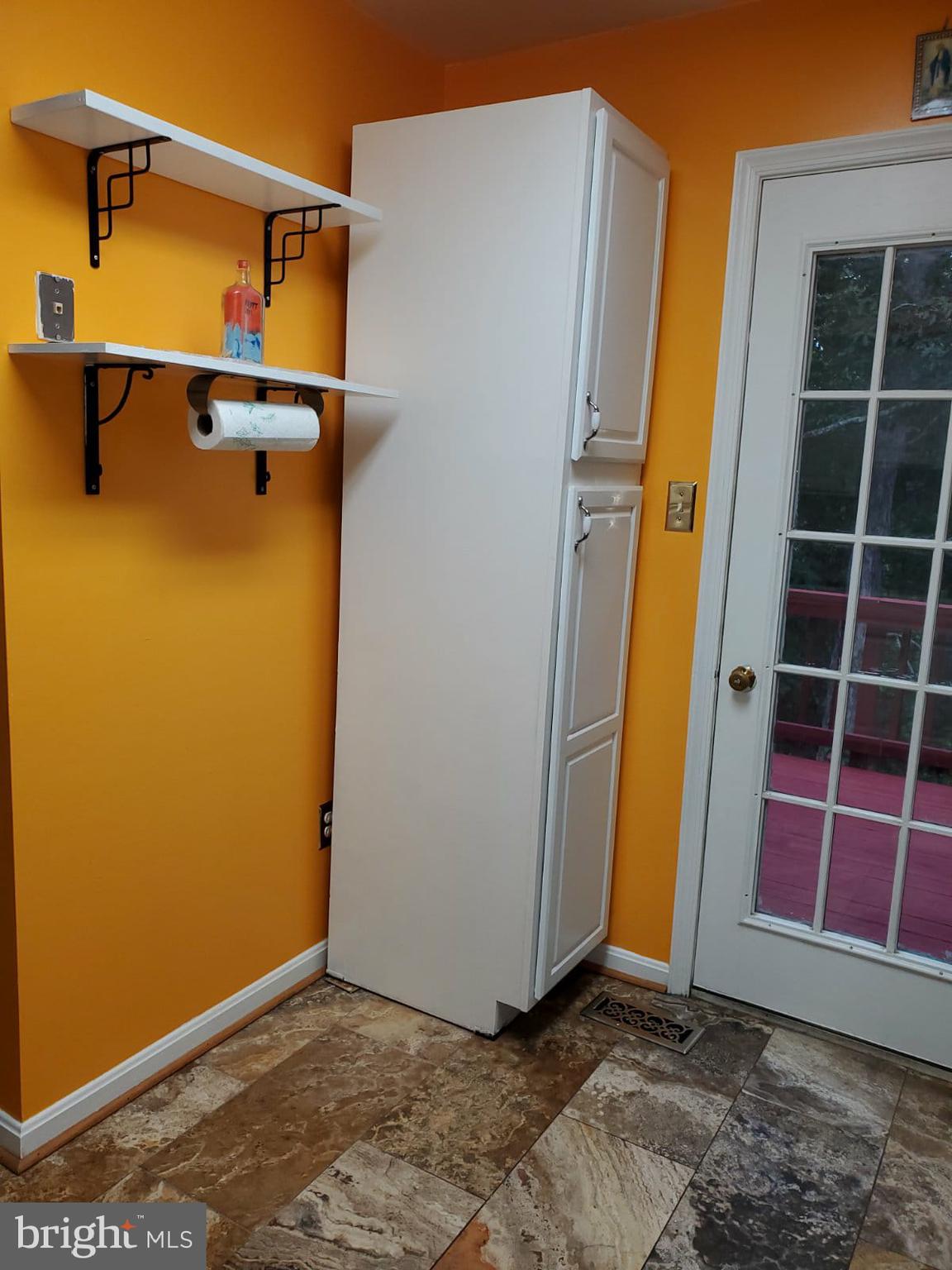 COMPTON VALLEY ESTATES - Residential Lease