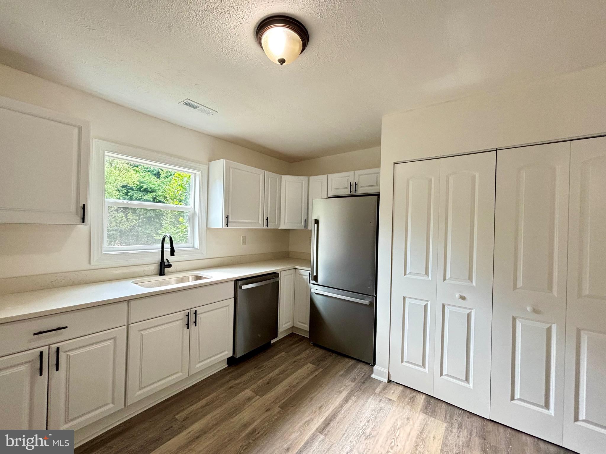 SLEEPY CREEK MOUNTAIN RETREAT - Residential