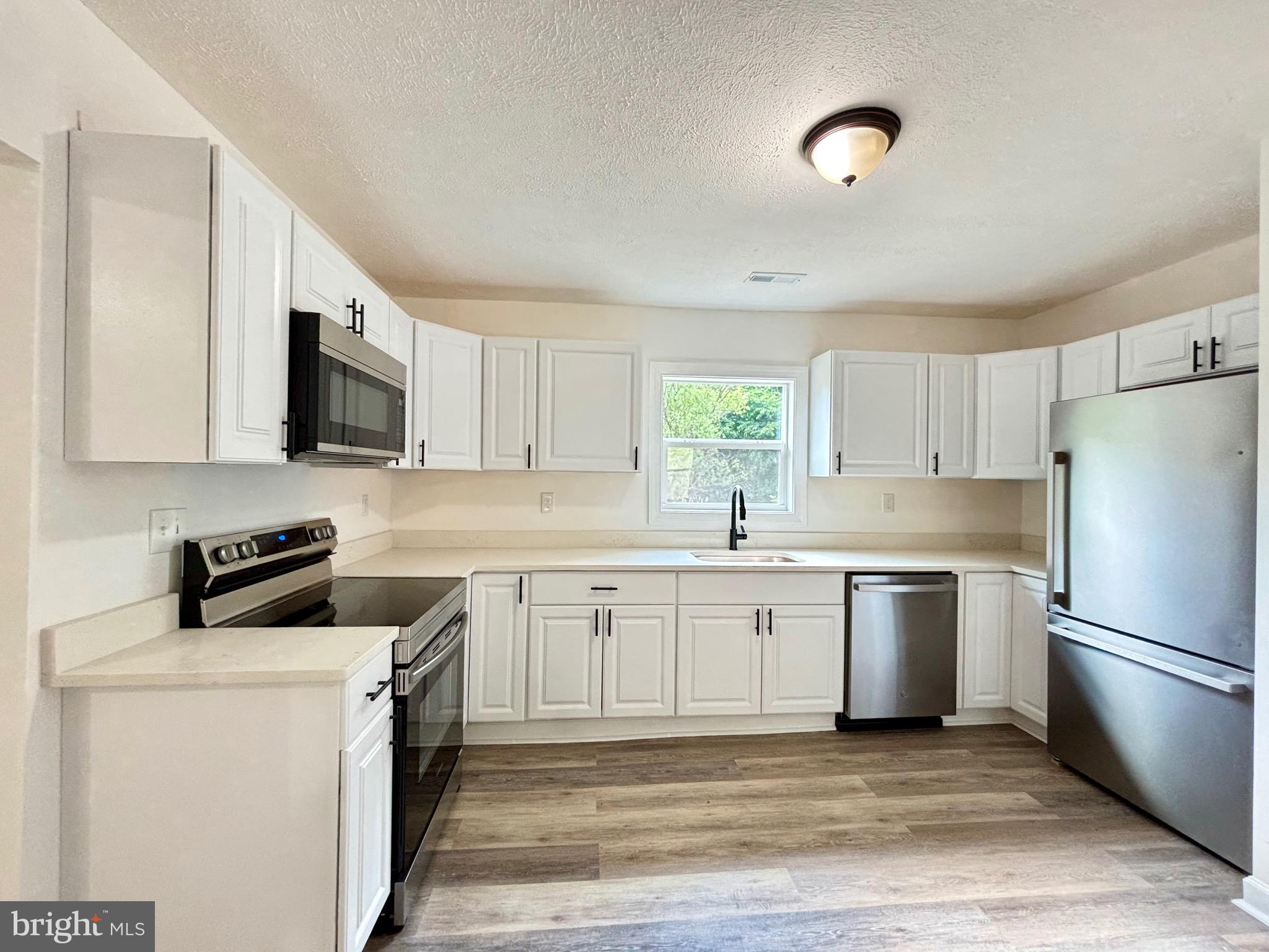 SLEEPY CREEK MOUNTAIN RETREAT - Residential