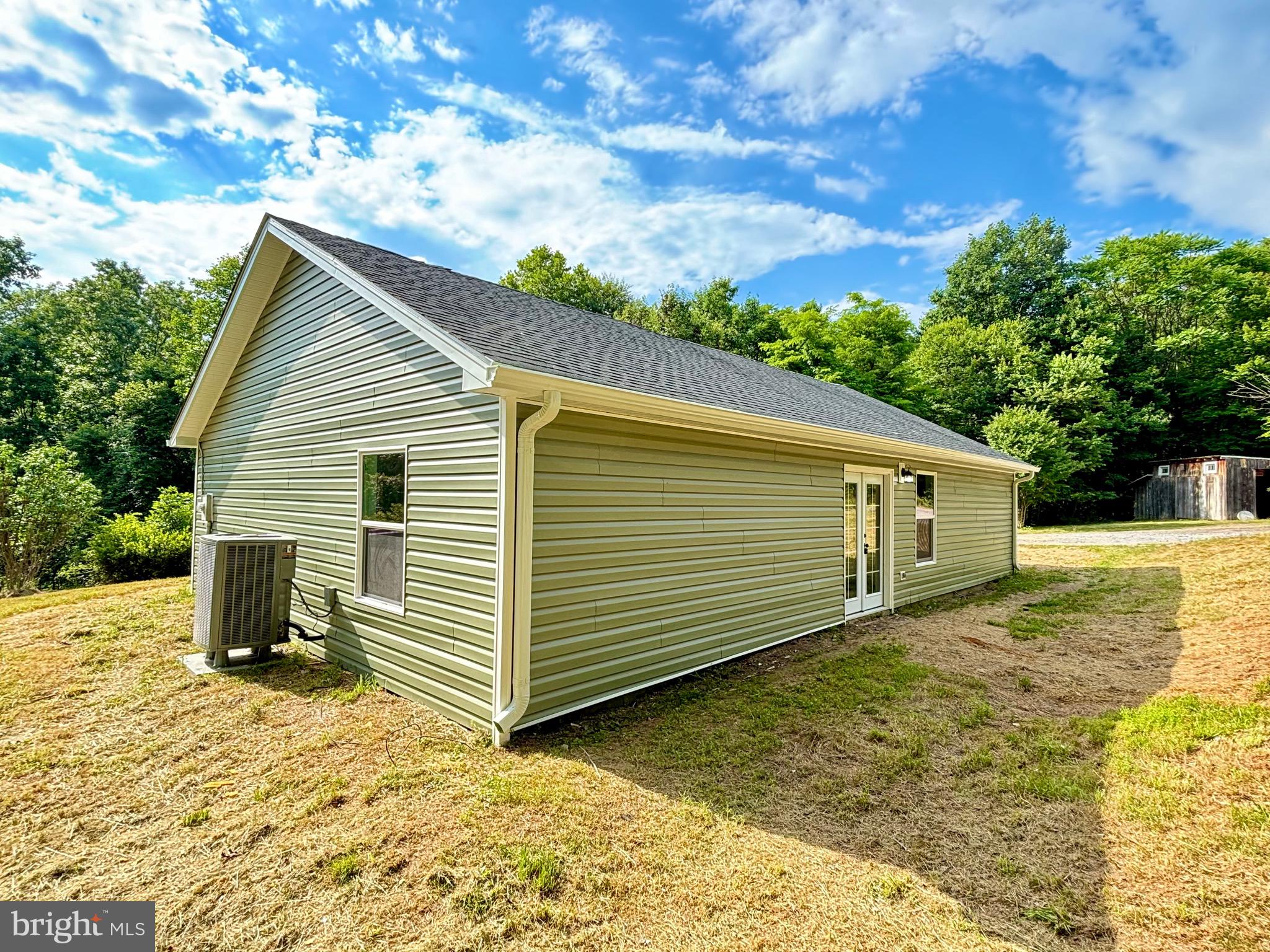 SLEEPY CREEK MOUNTAIN RETREAT - Residential