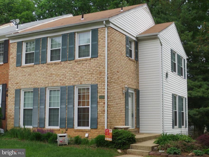 GORGEOUS,SPACIOUS END UNIT  TOWNHOUSE 4 BR 3.5 BA .IN GREAT  BURKE,WOOD FLOORING IN 1ST FLOOR,SEPARATE DINNING ROOM.NEW KITCHEN,W/GRANITE COUNTER TOP ,SS APPLIANCES,42" CABINETS,SPACE FOR TABLE. ,WALK OUT BASEMENT TO A FENCED REAR YARD BACKING TO WOODED.NEAR TO SHOPPING, COMMUTER PARKING,VRE,BUS LINES,RUNNING TRAILS,RESTAURANTS.