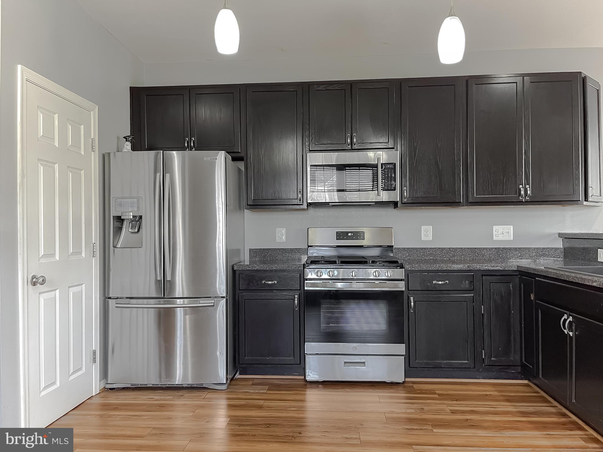 BEVERLY HILLS - Residential Lease