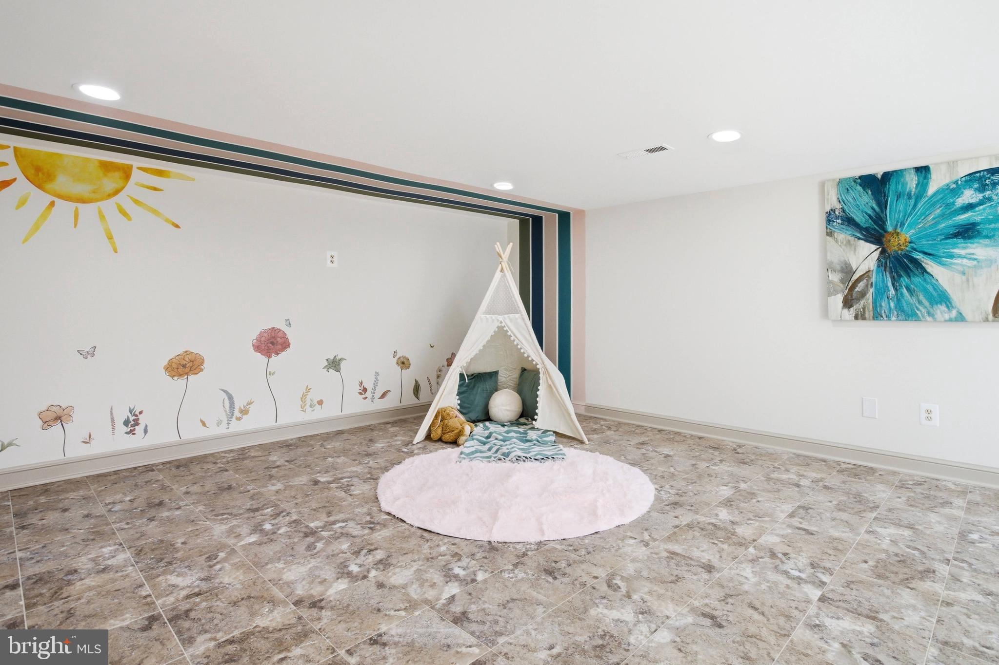 LAKEWOOD ESTATES - Residential