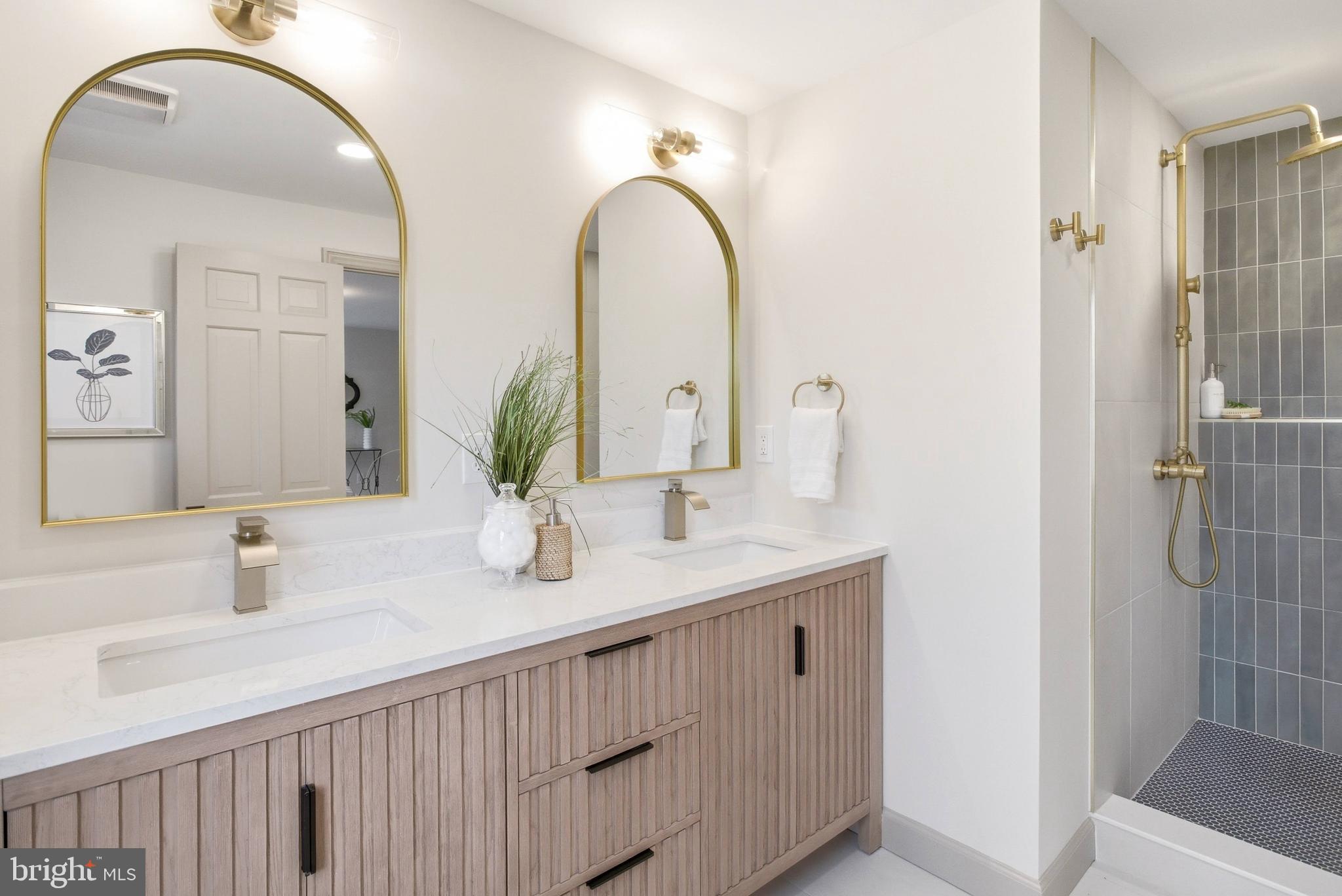 LAKEWOOD ESTATES - Residential