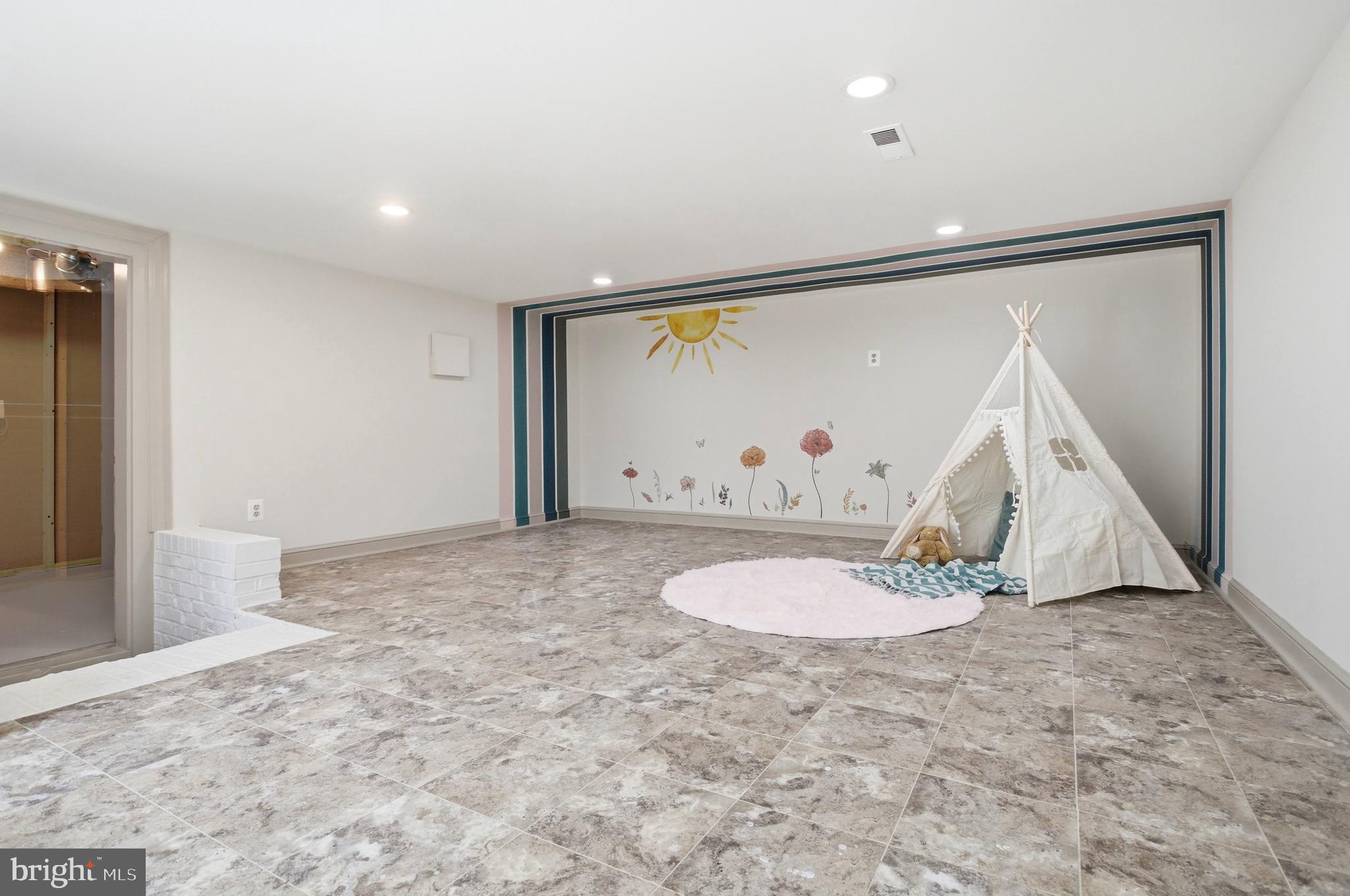 LAKEWOOD ESTATES - Residential