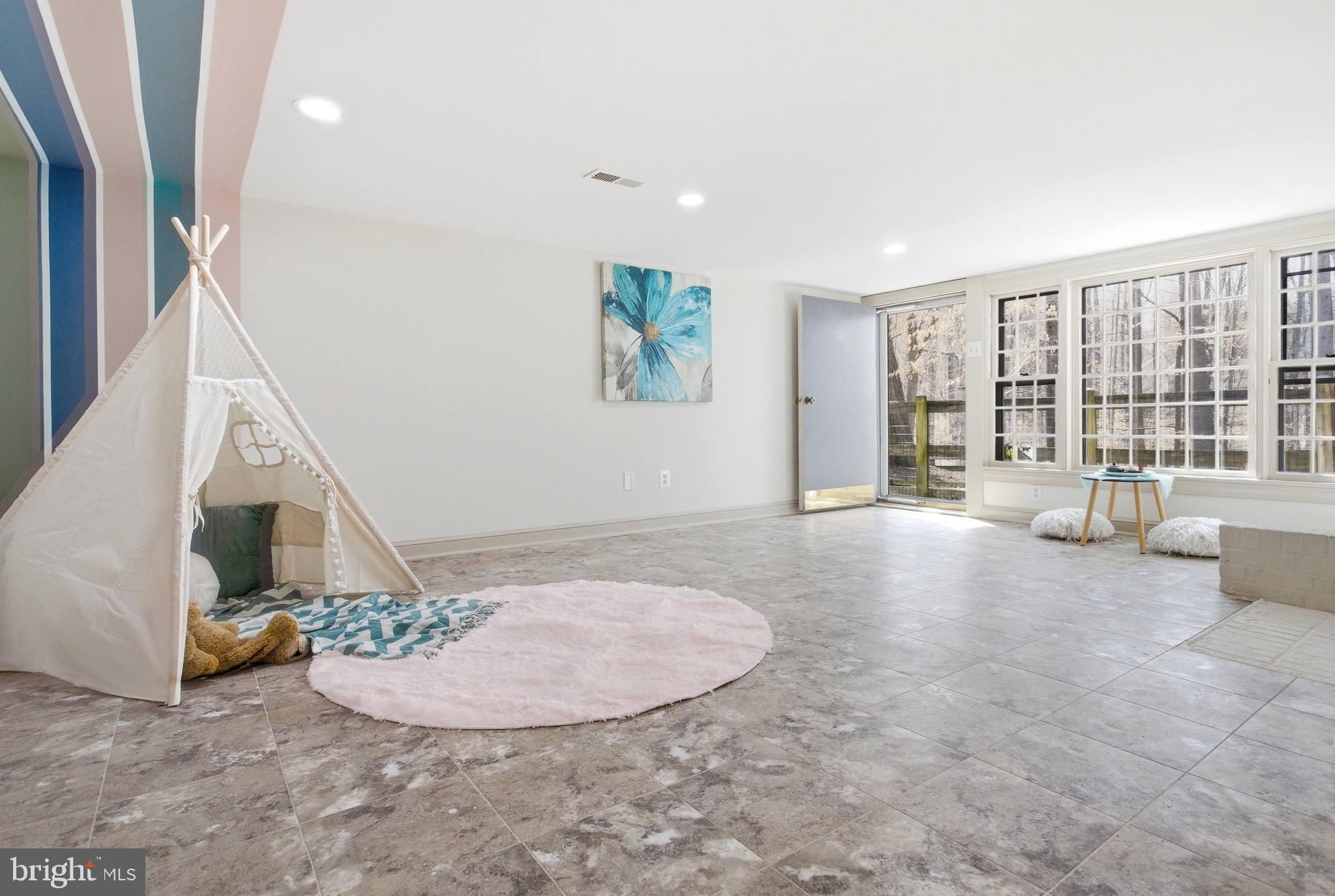 LAKEWOOD ESTATES - Residential