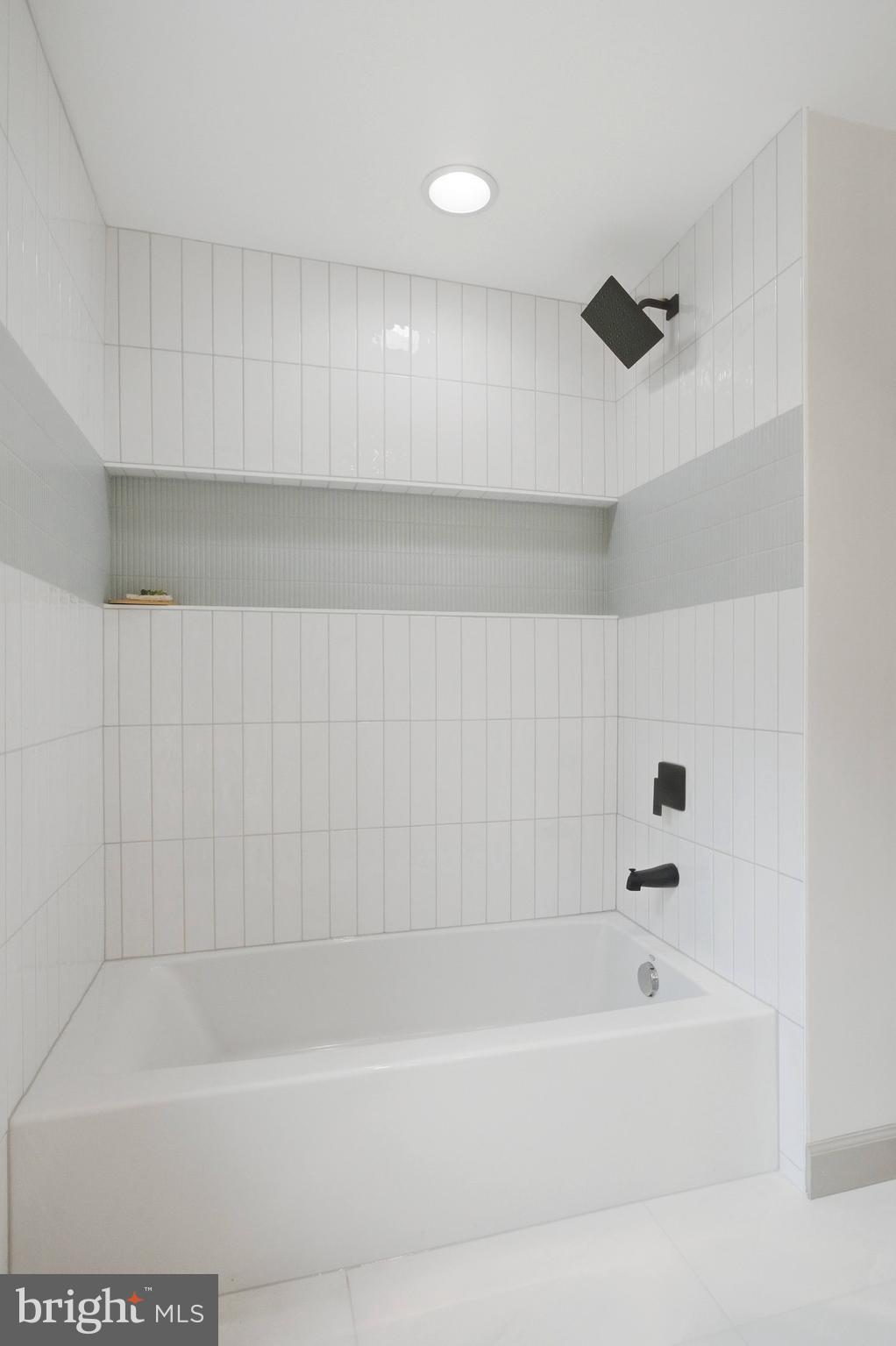 LAKEWOOD ESTATES - Residential