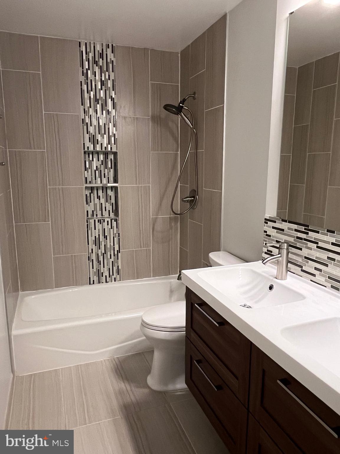 LAKE RIDGE - Residential