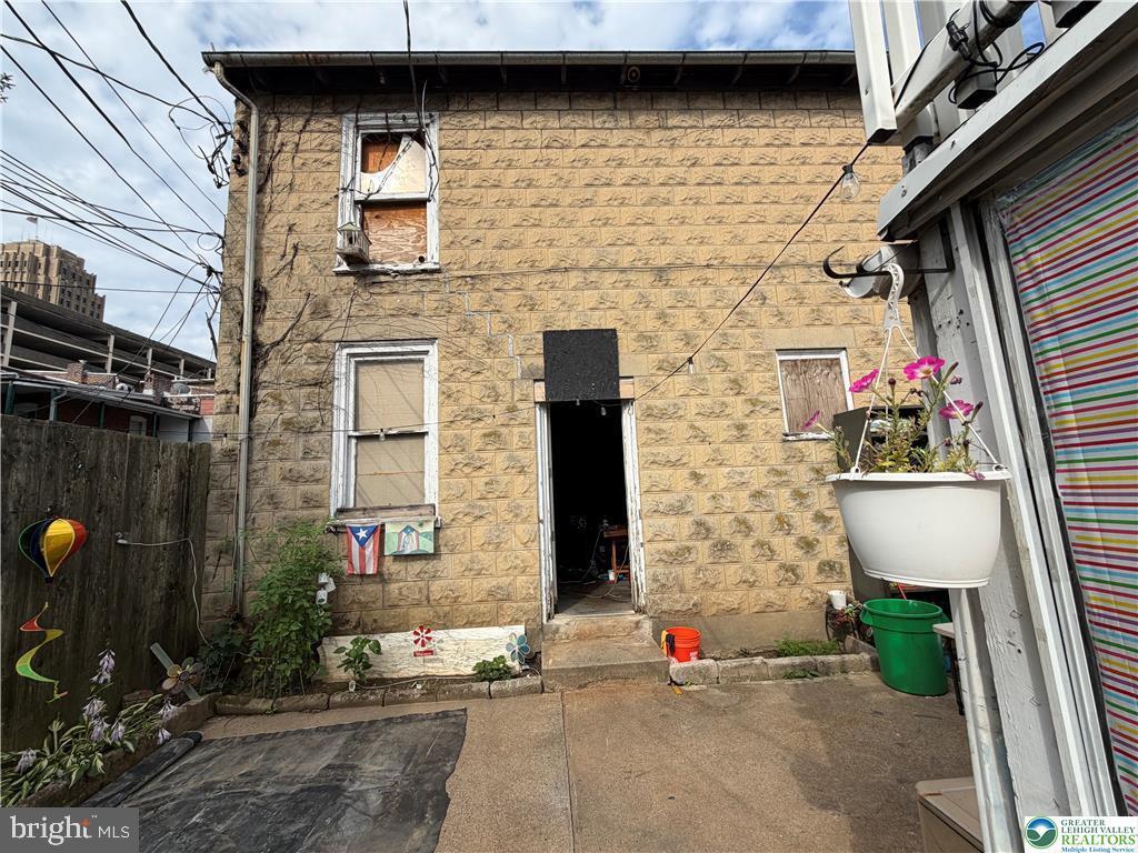 112 N 8TH ST 114