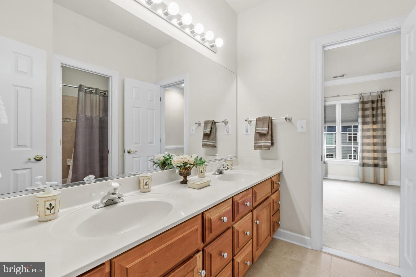 ANNANDALE OAKS - Residential