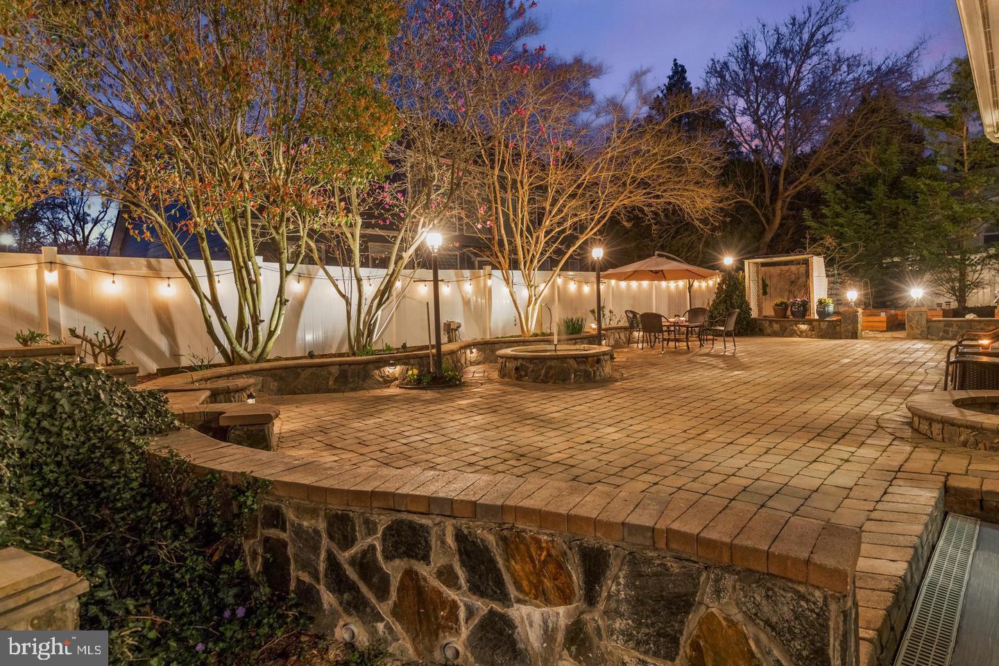 ANNANDALE OAKS - Residential