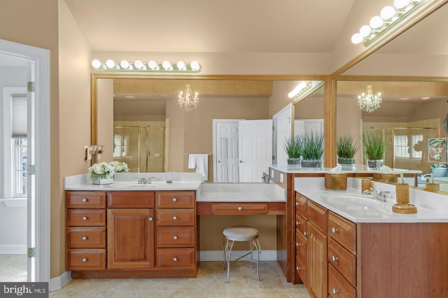 ANNANDALE OAKS - Residential