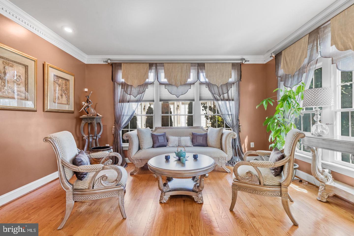 ANNANDALE OAKS - Residential