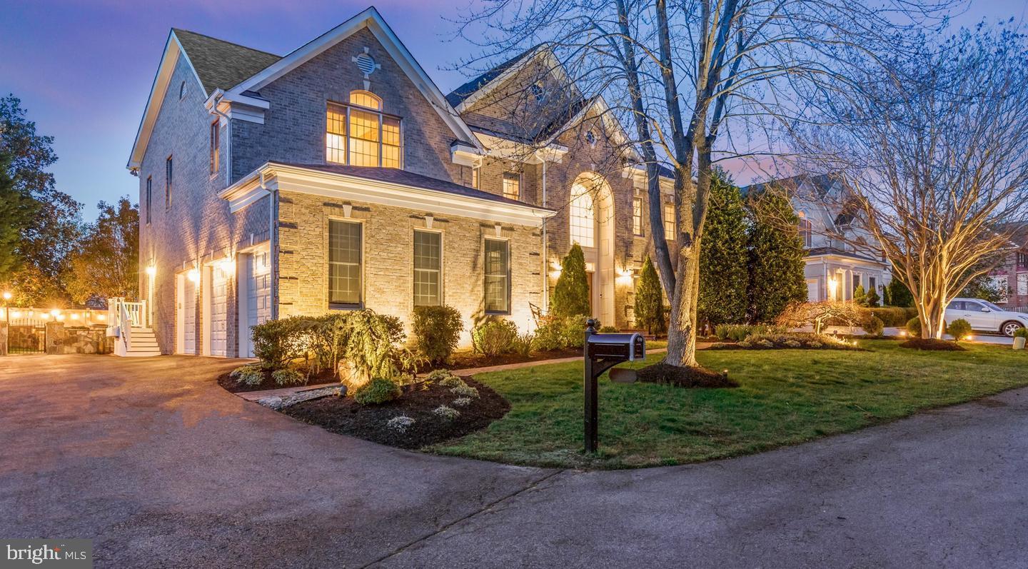 ANNANDALE OAKS - Residential