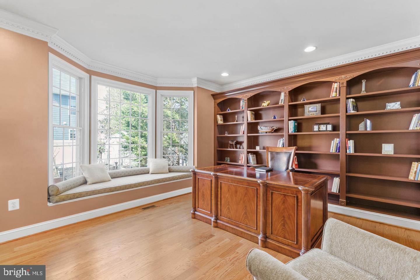 ANNANDALE OAKS - Residential