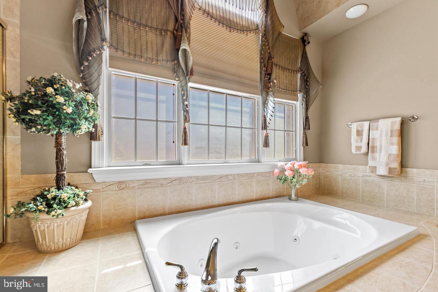 ANNANDALE OAKS - Residential