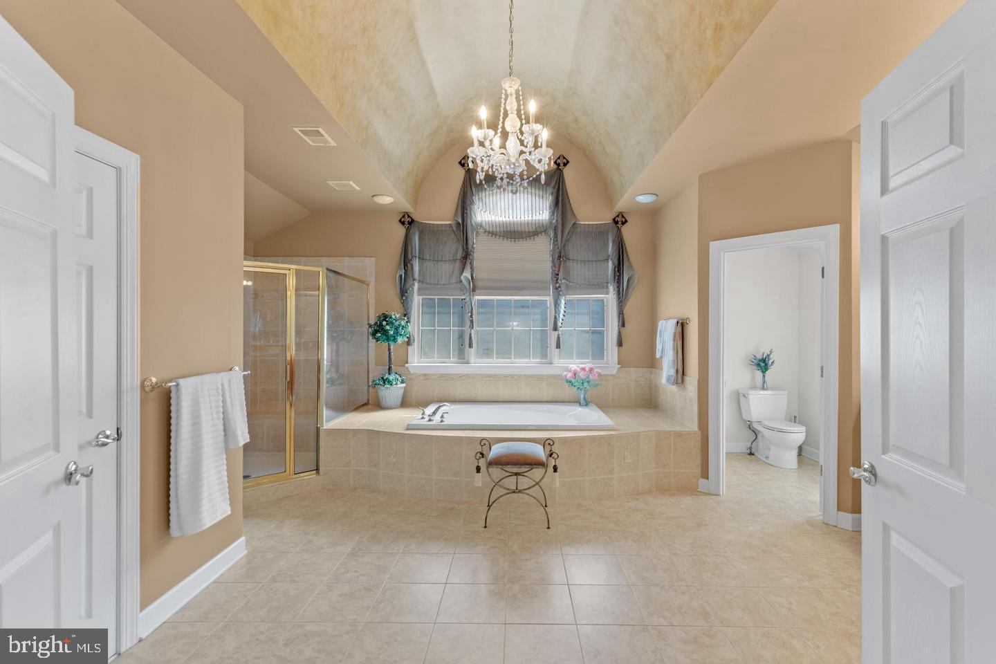 ANNANDALE OAKS - Residential