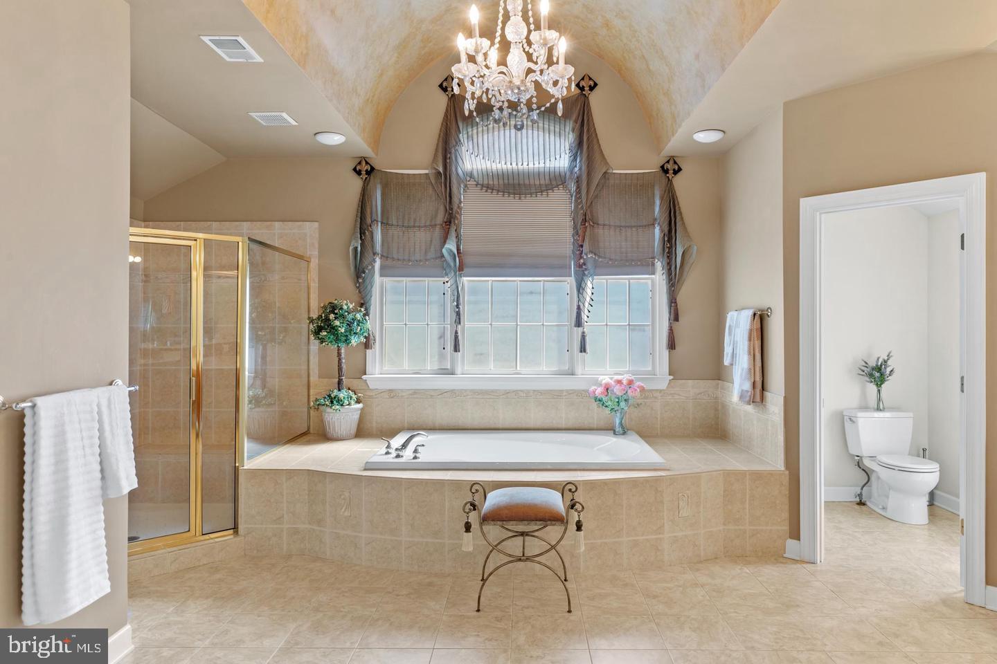 ANNANDALE OAKS - Residential