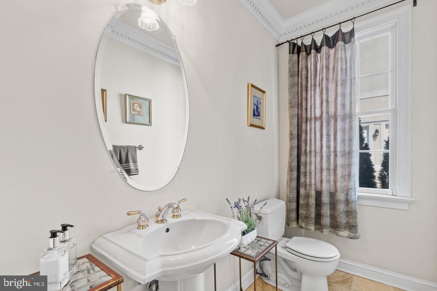 ANNANDALE OAKS - Residential