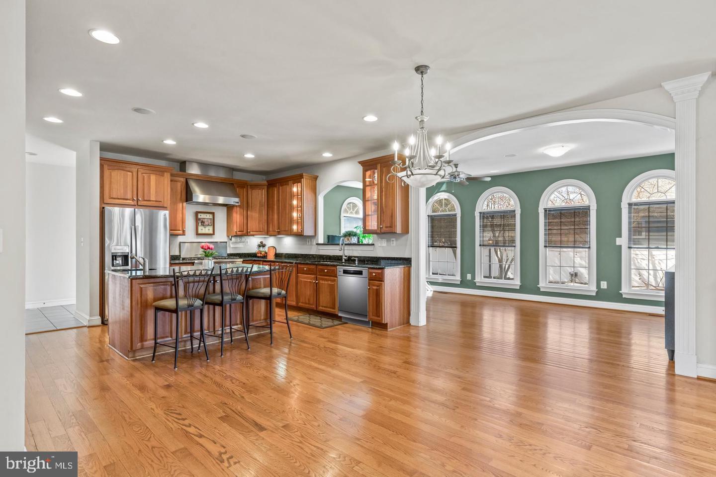 ANNANDALE OAKS - Residential