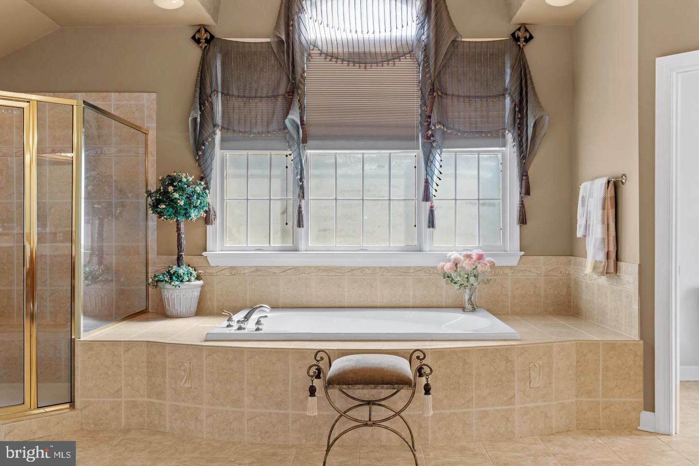 ANNANDALE OAKS - Residential