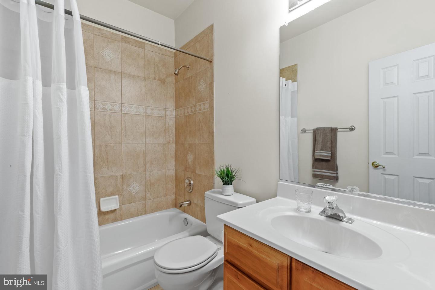 ANNANDALE OAKS - Residential