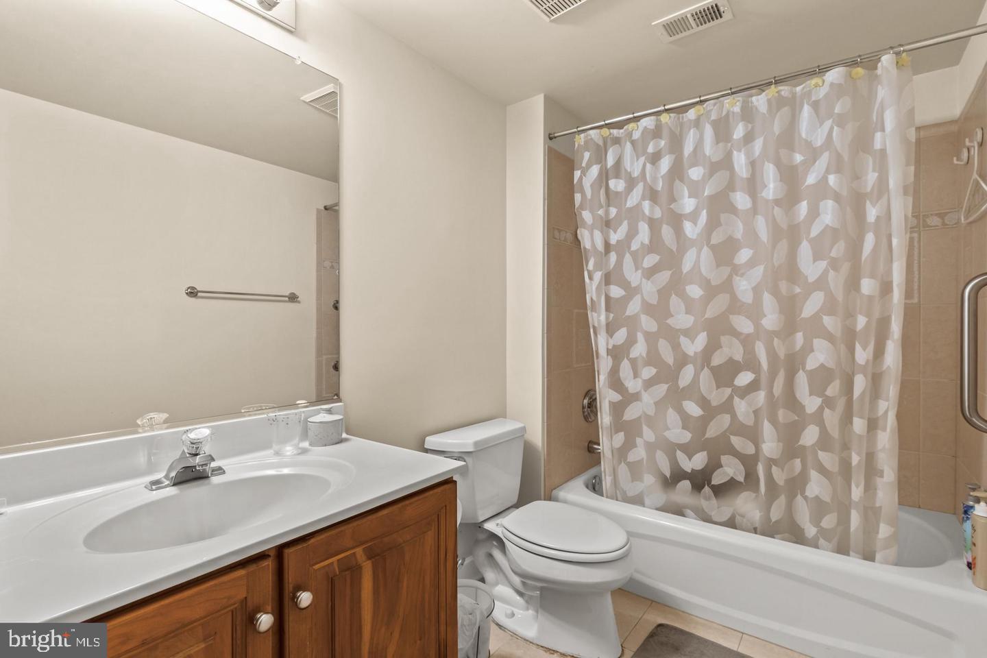 ANNANDALE OAKS - Residential