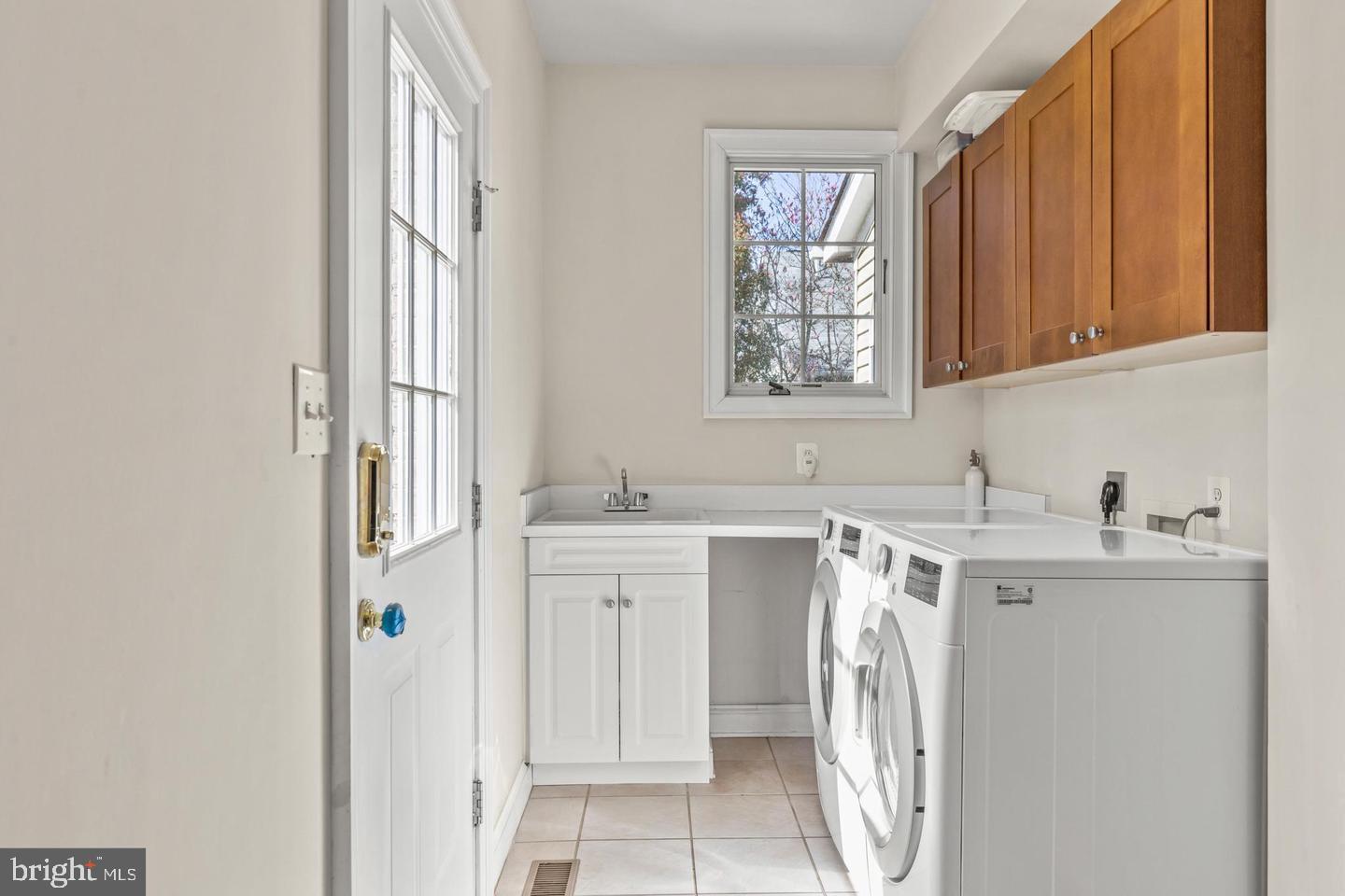 ANNANDALE OAKS - Residential