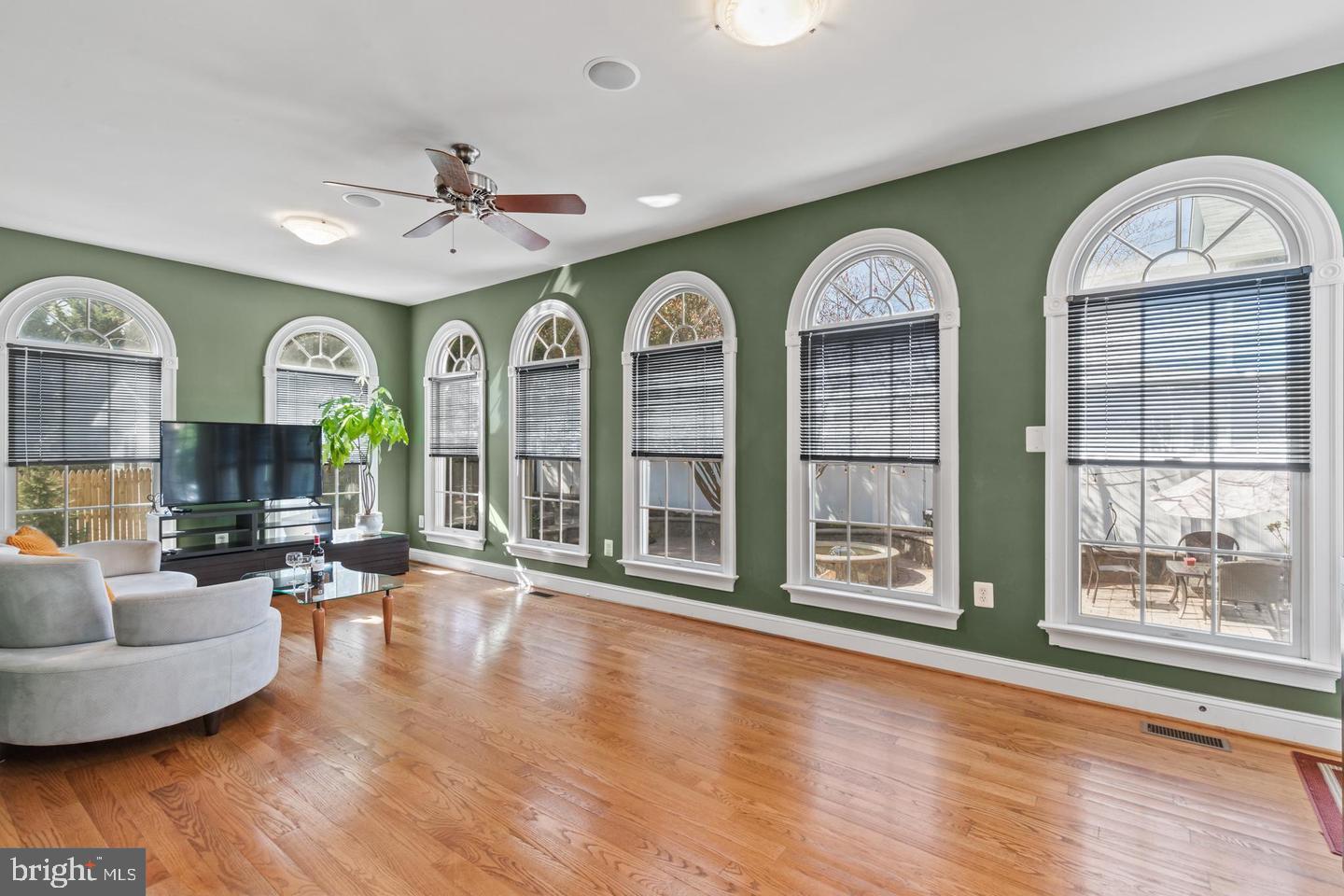 ANNANDALE OAKS - Residential