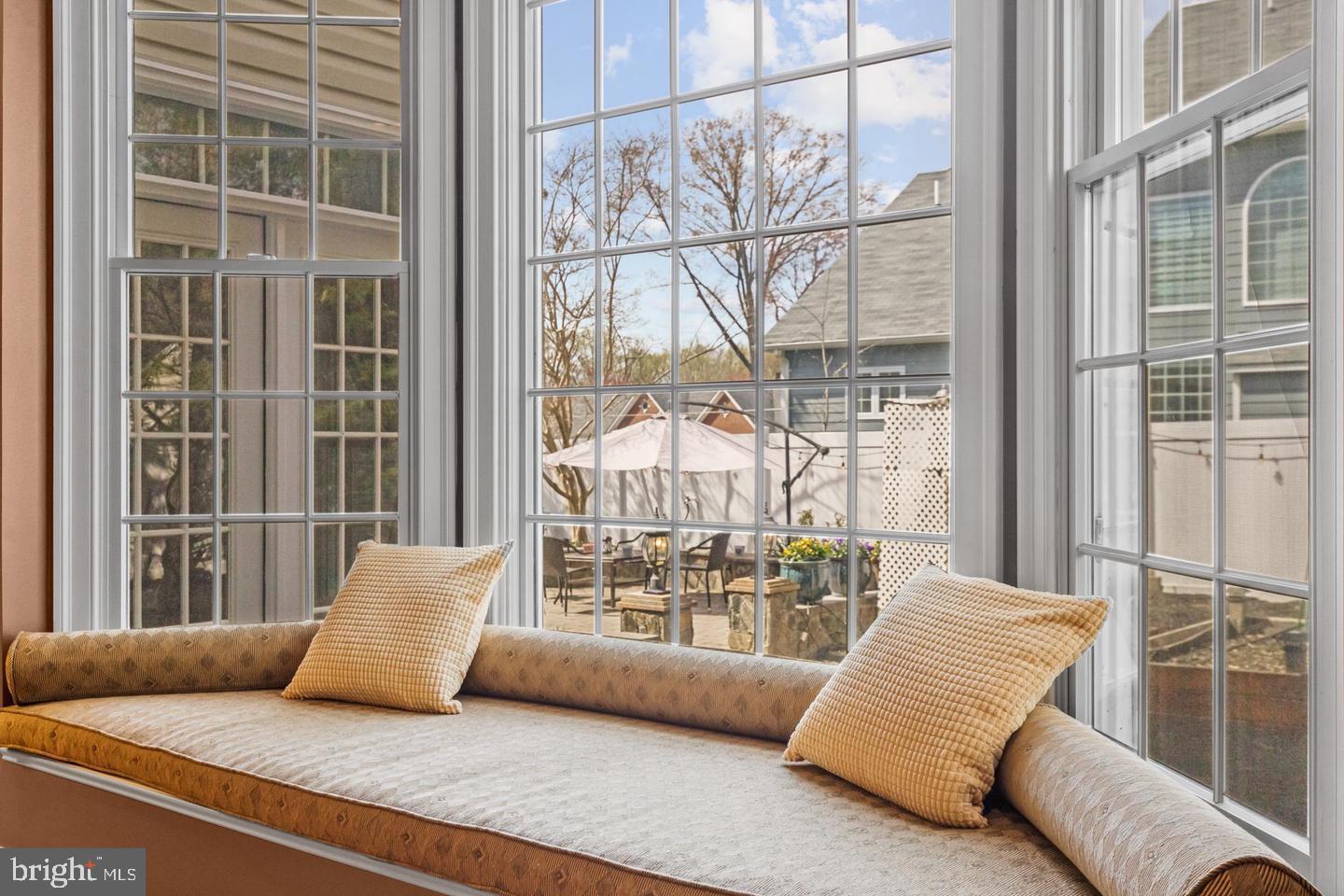 ANNANDALE OAKS - Residential