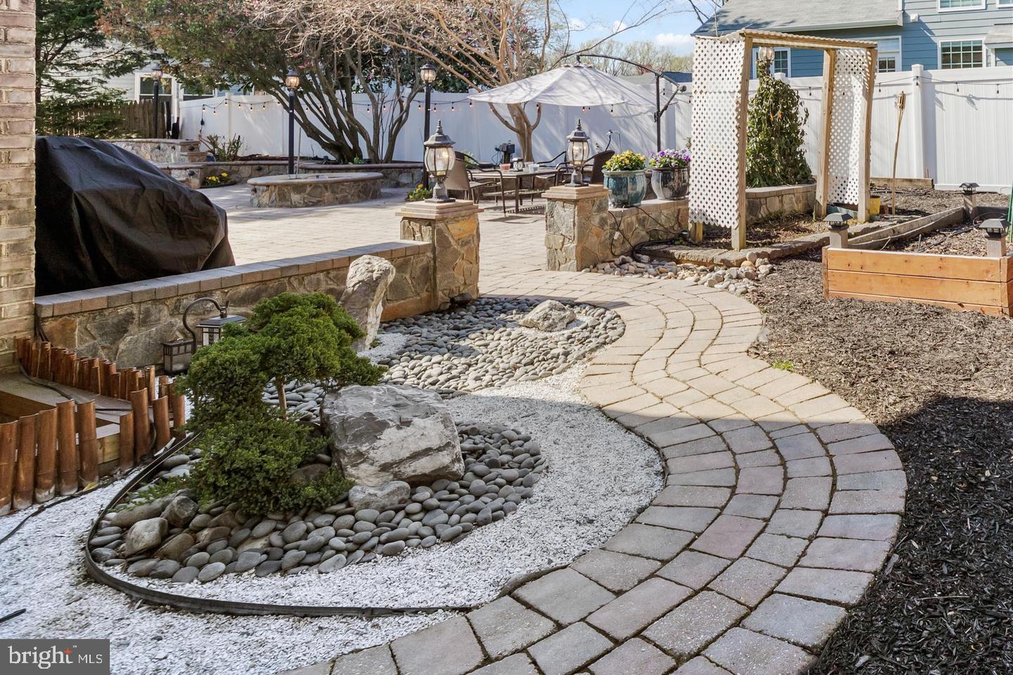 ANNANDALE OAKS - Residential