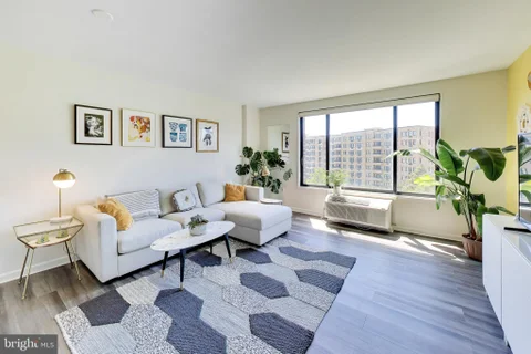 MLS: DCDC2278464