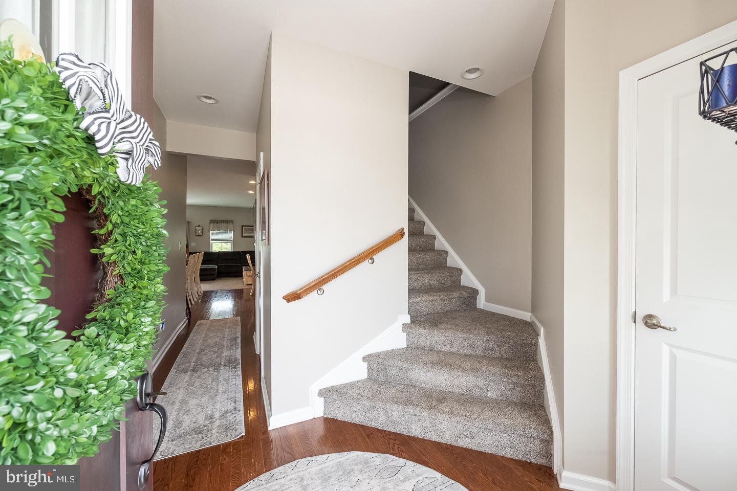 MONTGOMERY VIEW - Residential