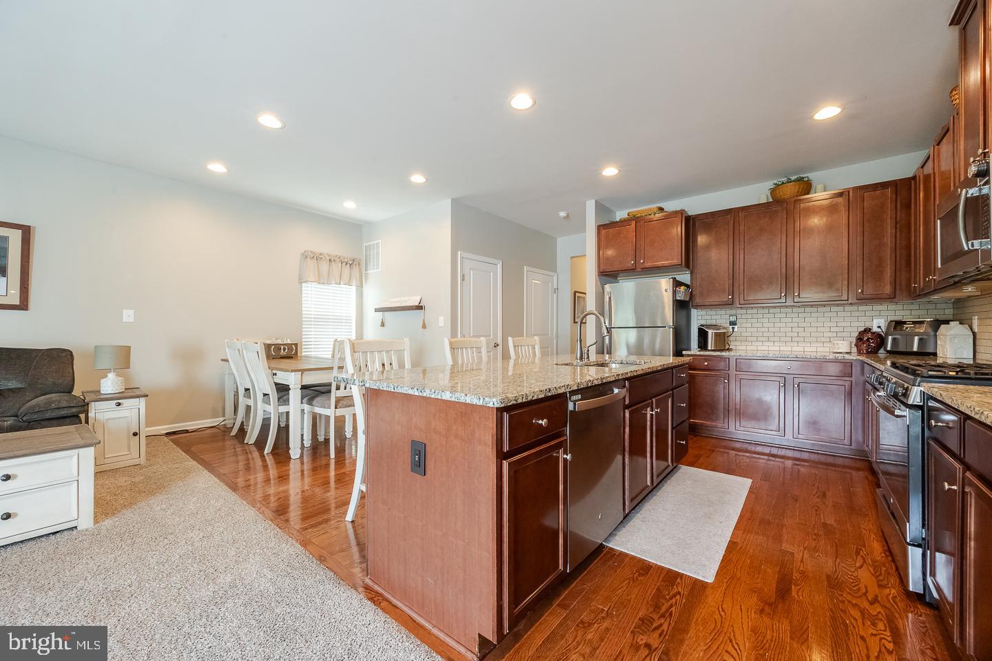 MONTGOMERY VIEW - Residential