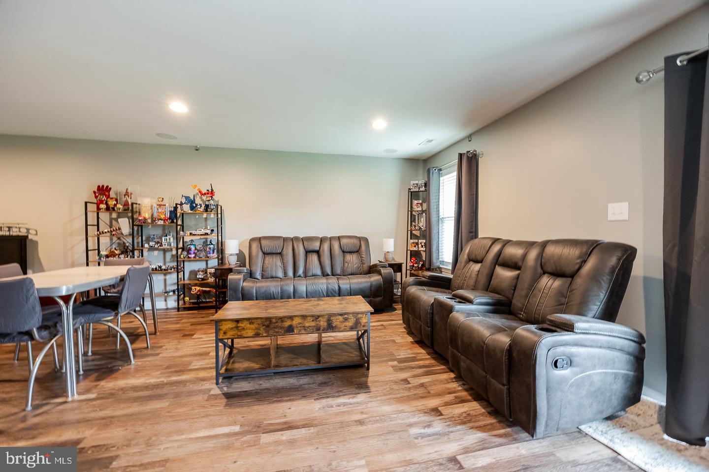 MONTGOMERY VIEW - Residential