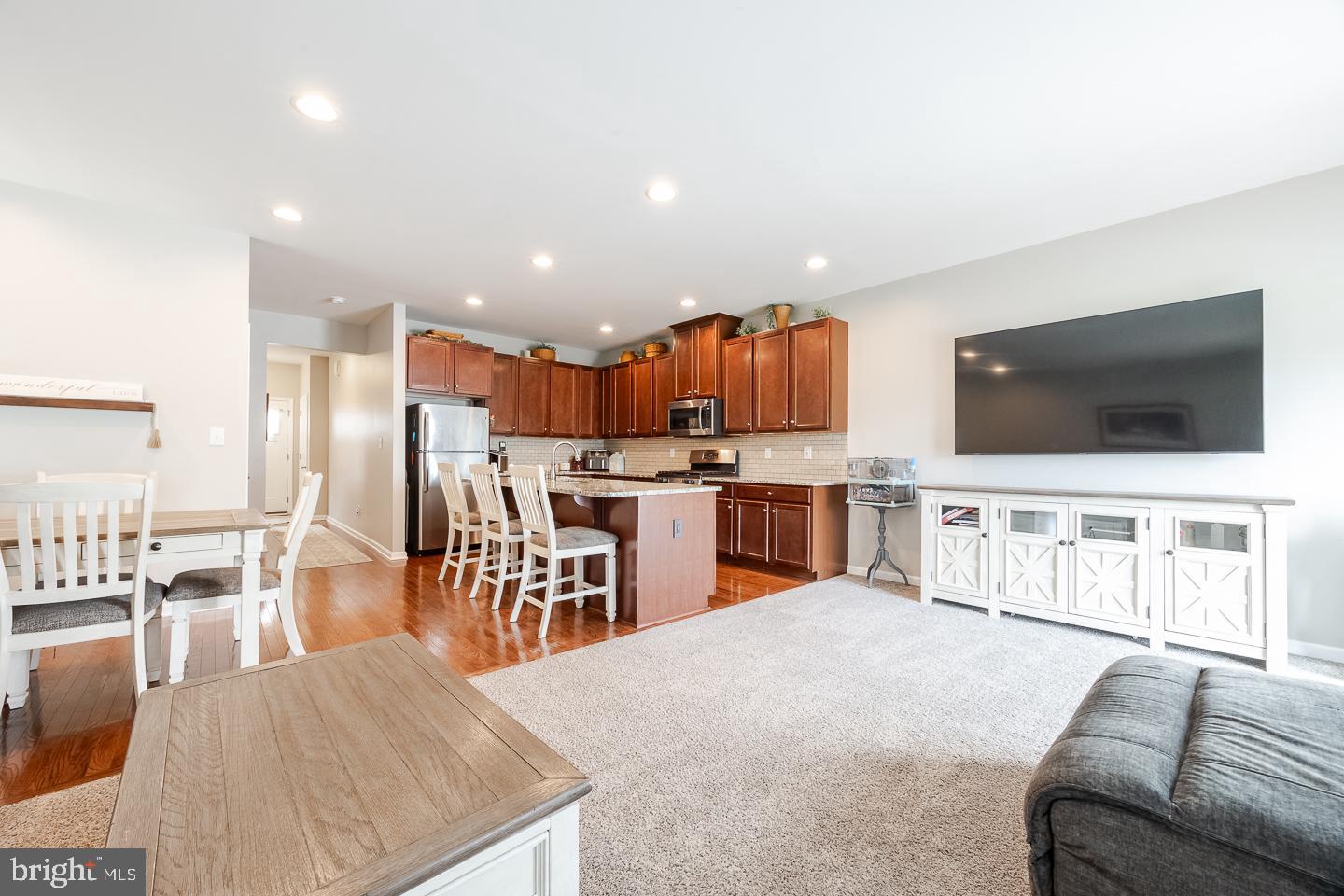 MONTGOMERY VIEW - Residential