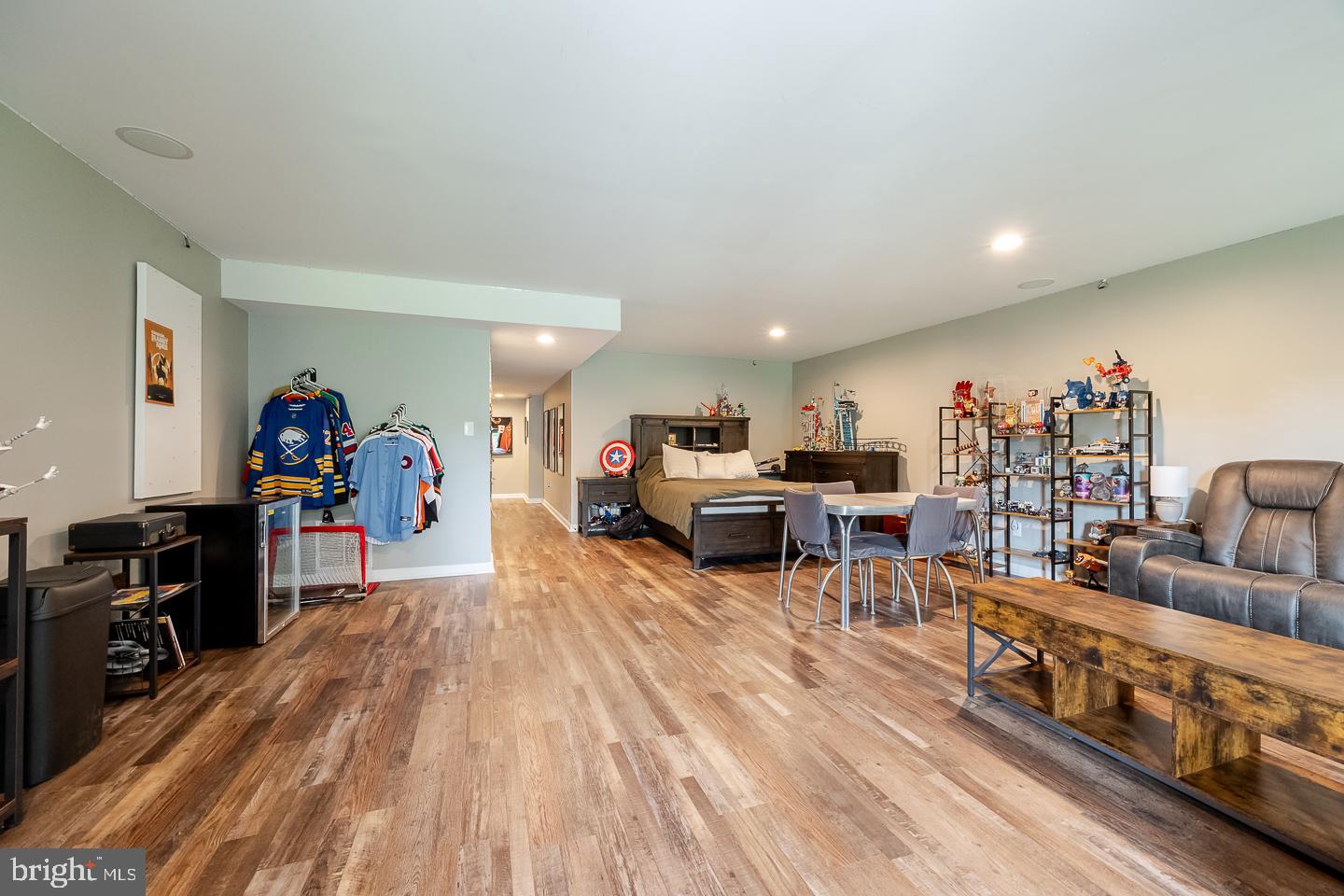 MONTGOMERY VIEW - Residential