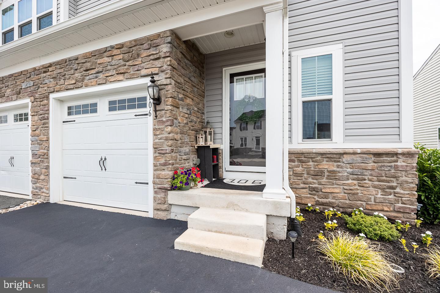 MONTGOMERY VIEW - Residential