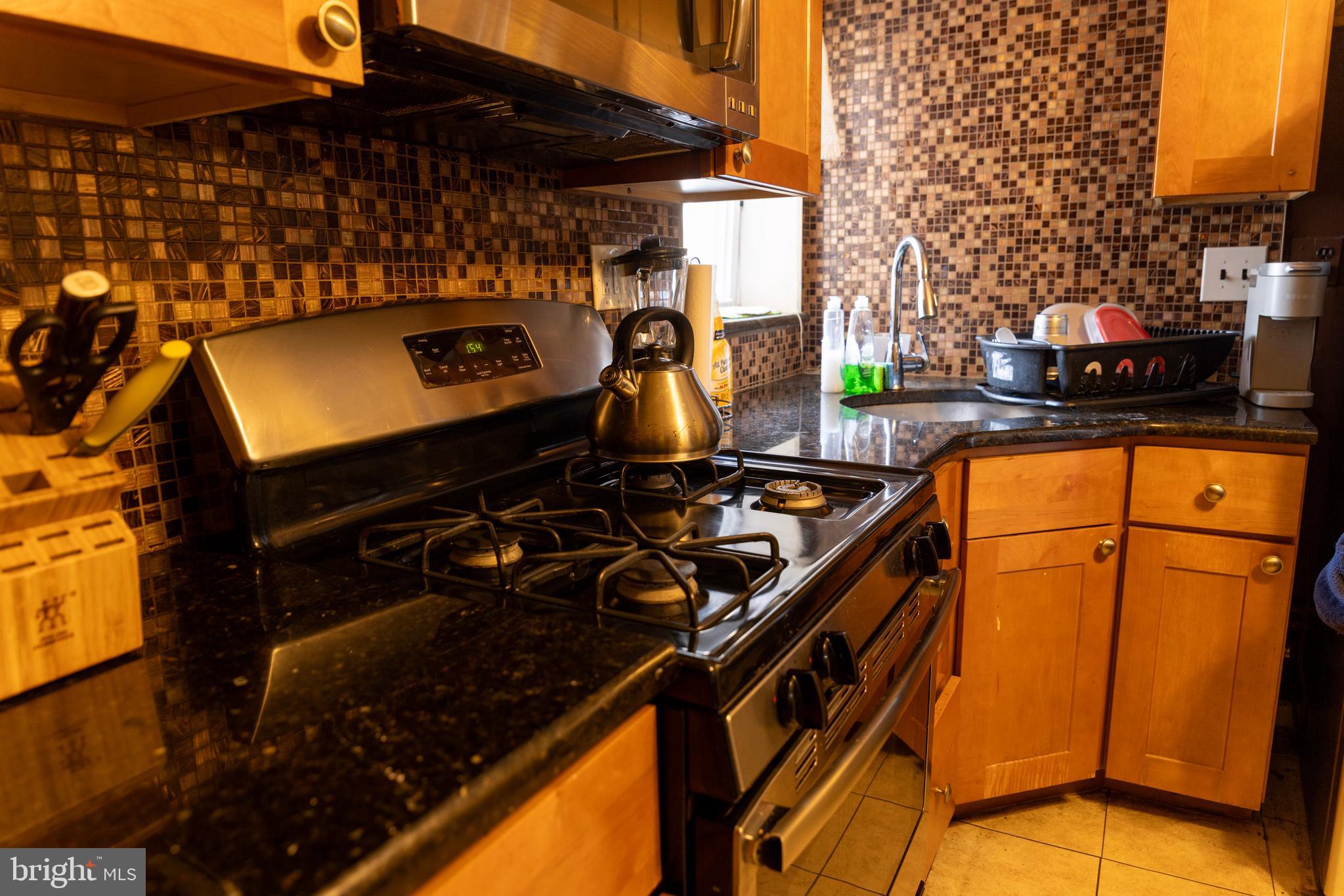 PASSYUNK SQUARE - Residential Income