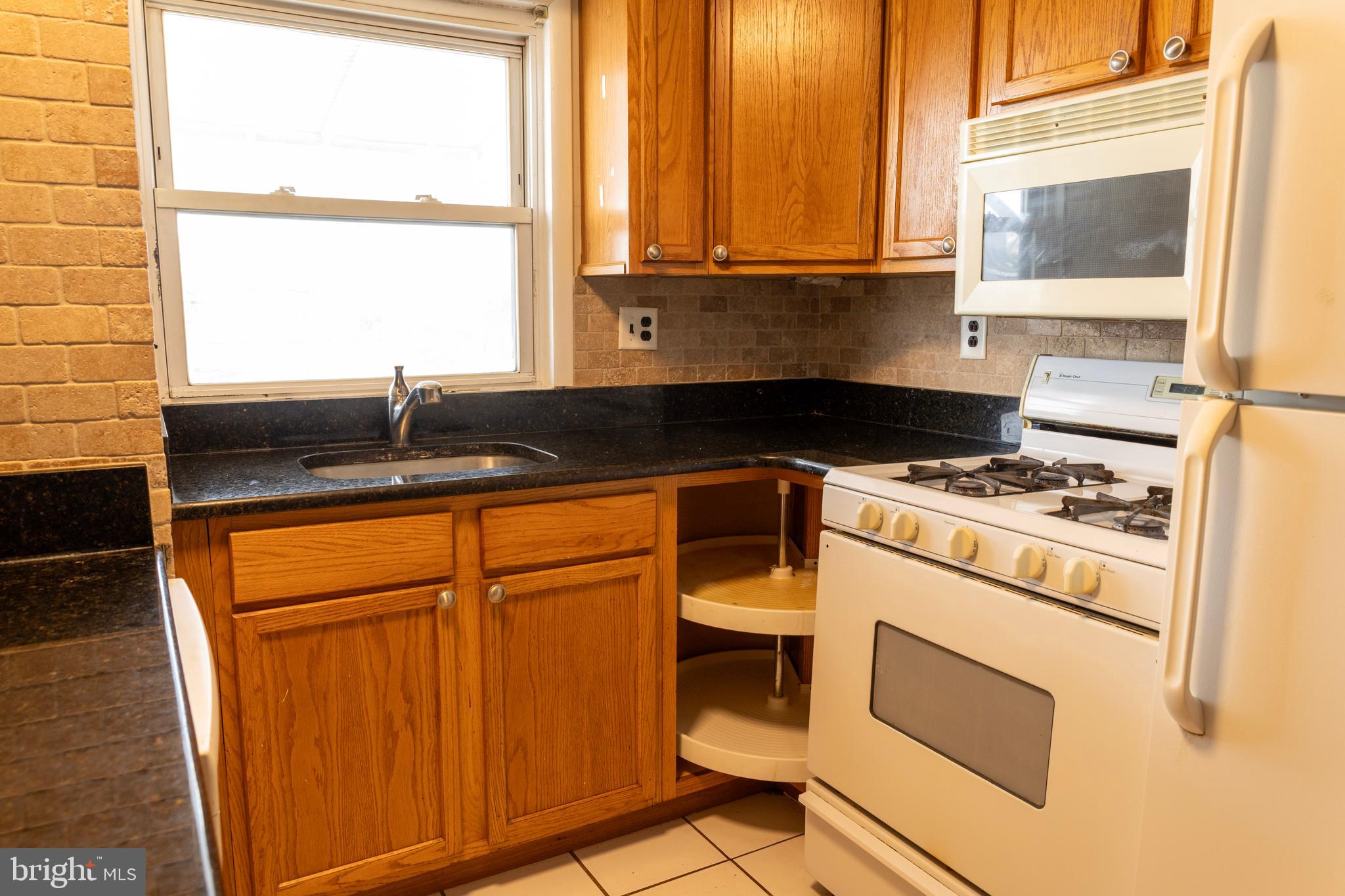 PASSYUNK SQUARE - Residential Income