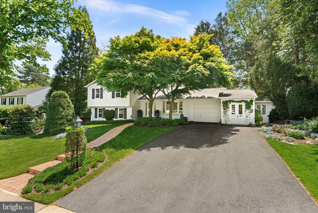 Photo of 8527 Pappas Way, ANNANDALE, VA 22003 (MLS # VAFX2284576)