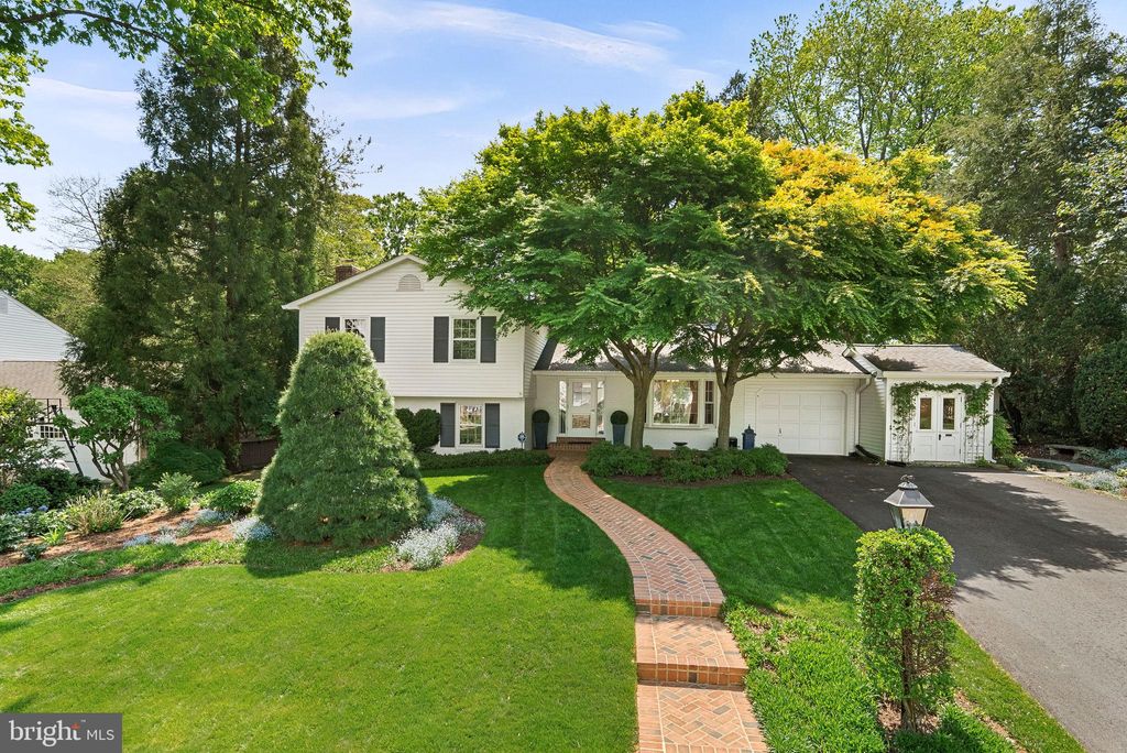 Photo of 8527 Pappas Way, ANNANDALE, VA 22003 (MLS # VAFX2284576)