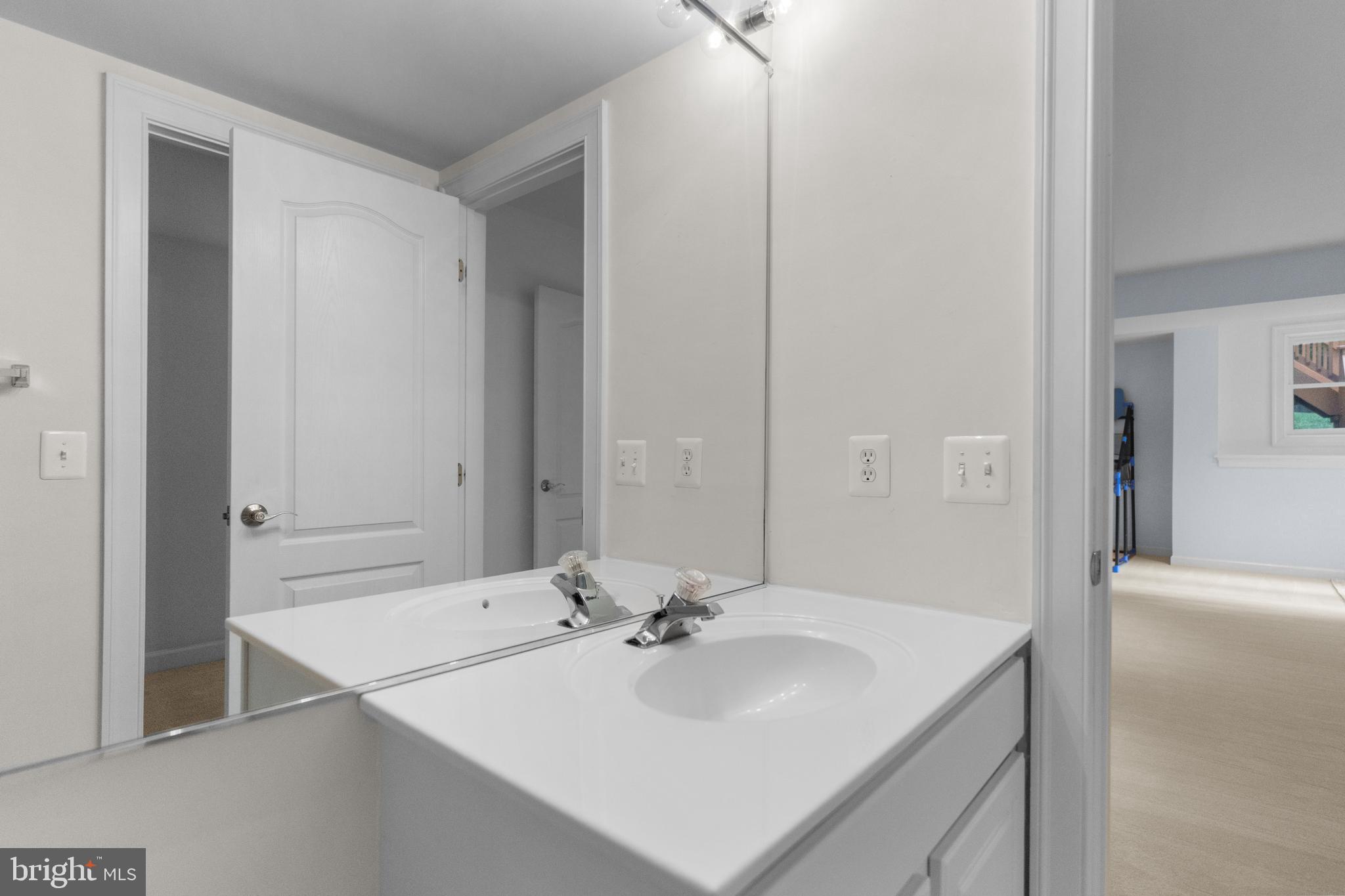 AIRSTON AT FOX MILL - Residential