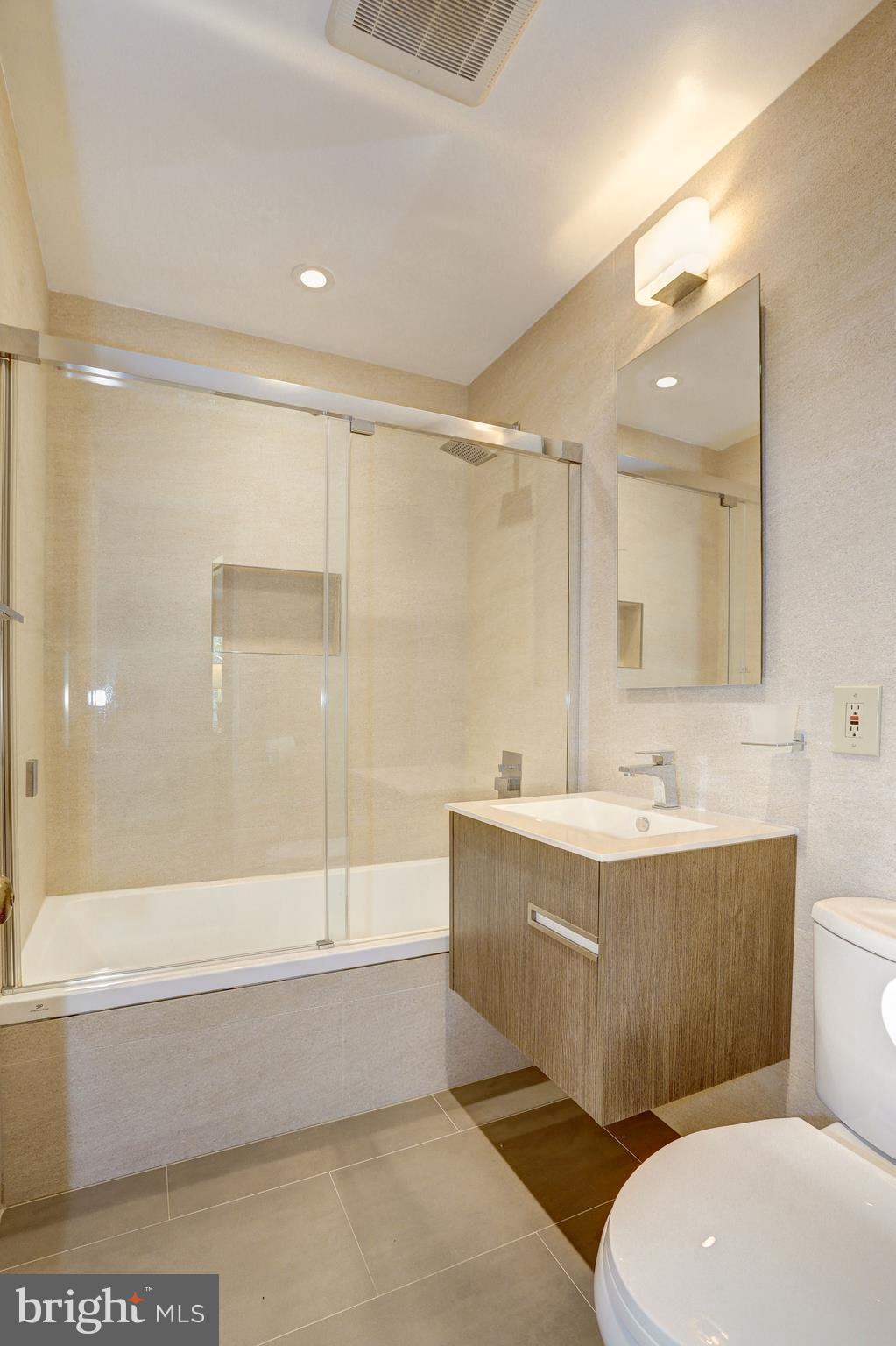 BRADLEY MANOR - Residential