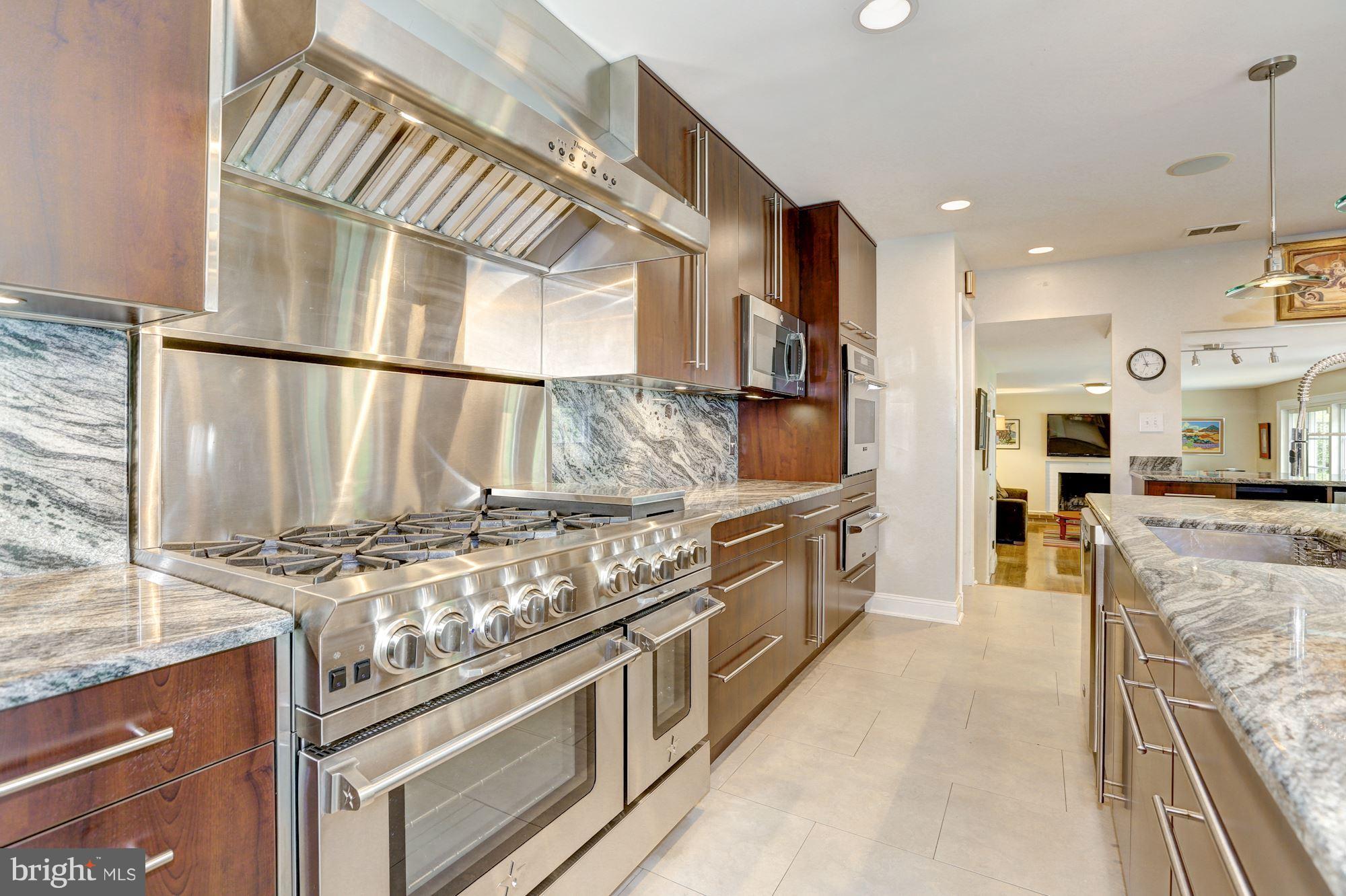 BRADLEY MANOR - Residential