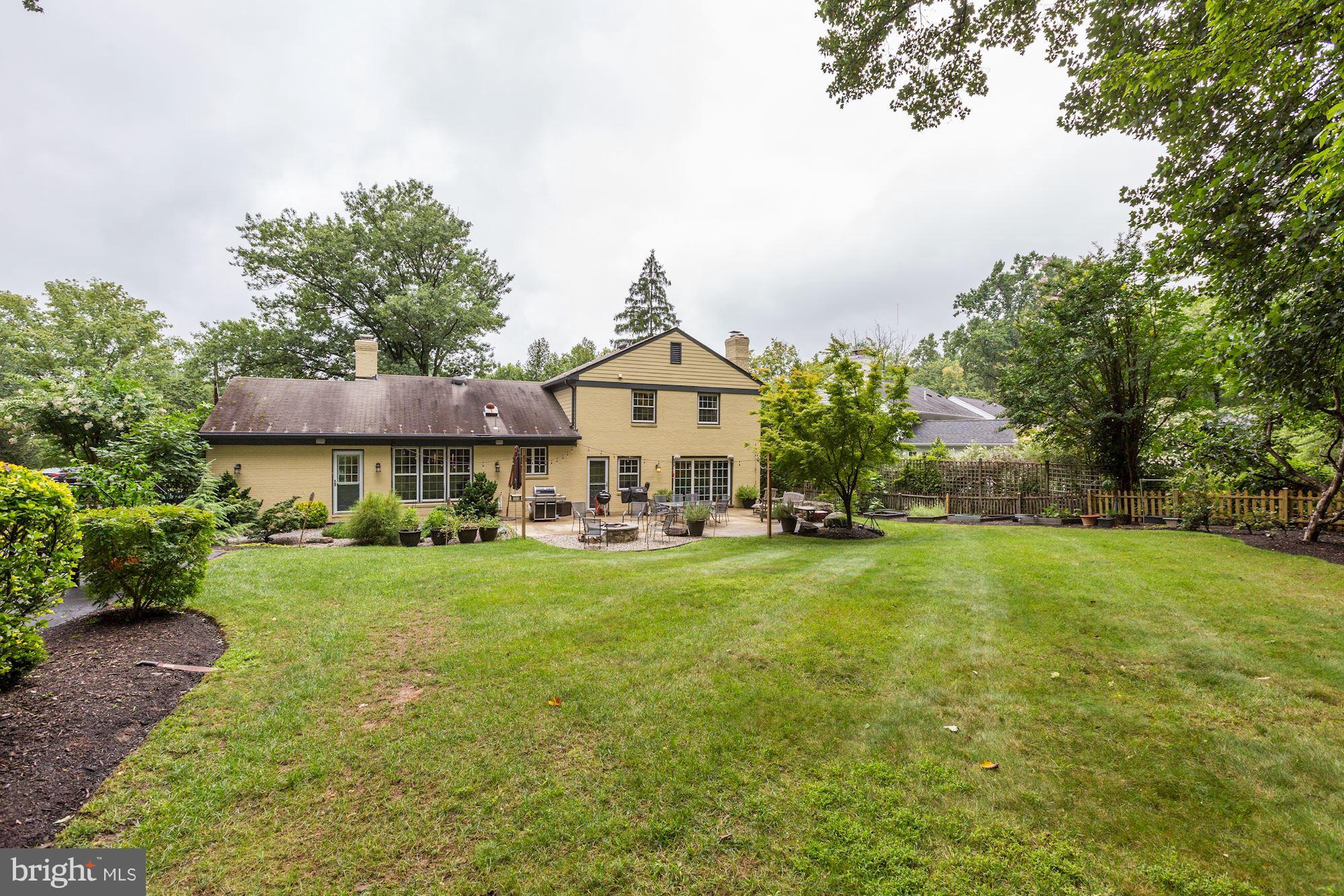 BRADLEY MANOR - Residential