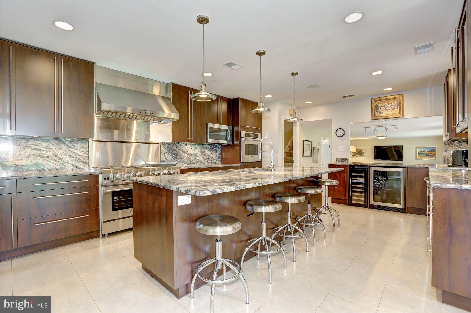 BRADLEY MANOR - Residential